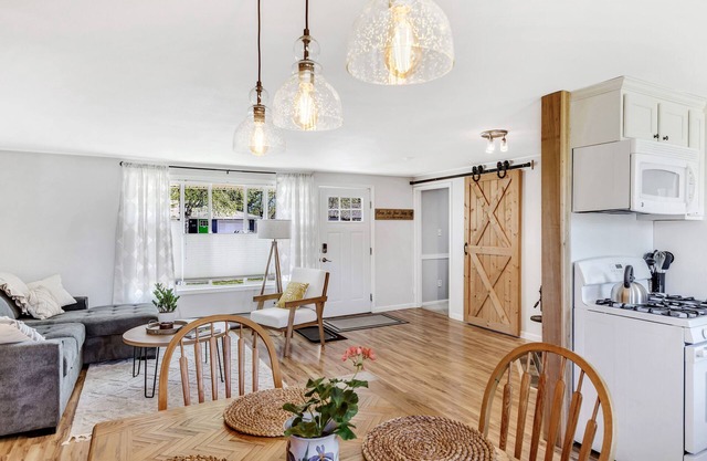 The Anchorage: 3bedroom, 4 bed, 1 bath house in Airport Heights.
