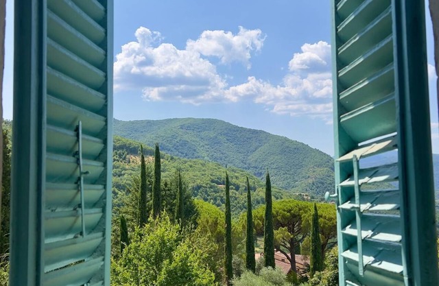 The Ancient Farmhouse in Caiano – a dive into history, books, nature.