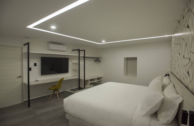 The Andy Master Suite 10