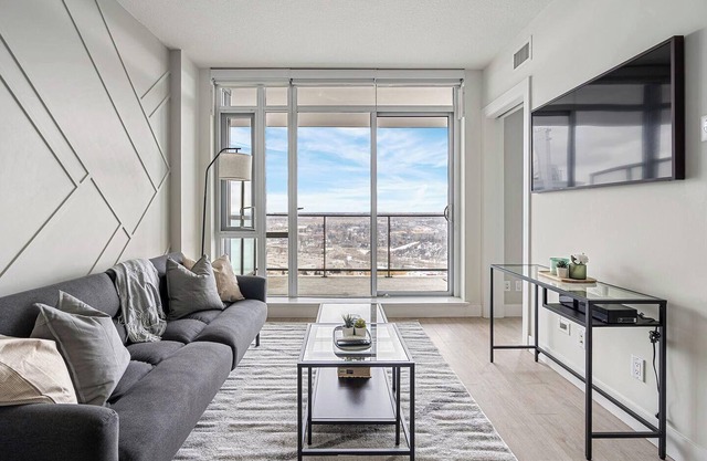 The Aurora - Elegant Unit w/Panoramic City Views!
