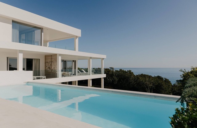 The Avenues - Spacious 8-bedroom villa in Bakoven
