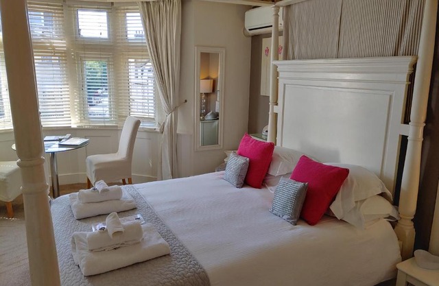 The Bath House Boutique B&B - IN-ROOM Breakfast - FREE parking