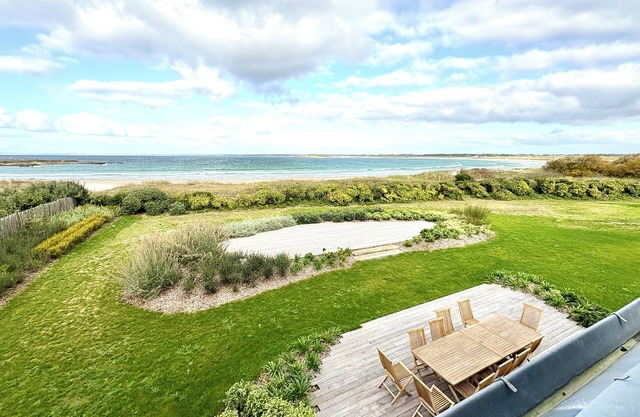 The beach is just 20 metres away!