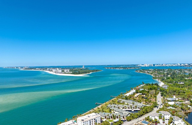 The Beachy Keen | Pet Friendly, Located in Siesta Key Village, Steps to Siesta Key Beach!