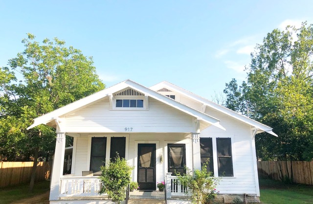 The Bell House | Modernized Bungalow Near Main Street & Hwy 290 Wineries
