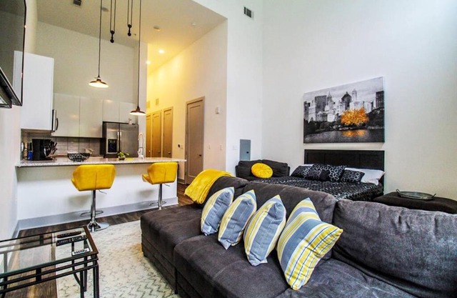 The Beltline Escape 10 Star Location Queen Bed Pkg