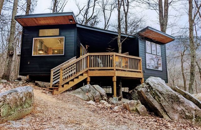 The Bird House ~ A modern treehouse in the forest ~ 15 minutes from downtown