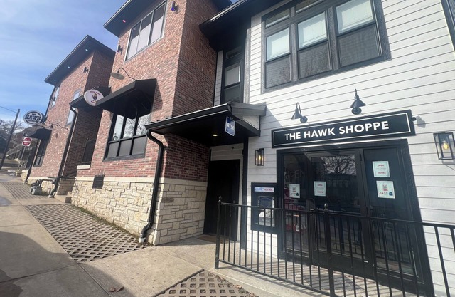 The Birdcage at The Hawk sleeps 10 - 2 bedrooms & 2 1/2 bathrooms.