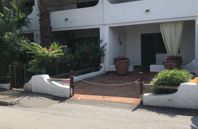 THE BLACK SANDS is a 2-room apartment in the middle of the 2 beaches of Vulcano