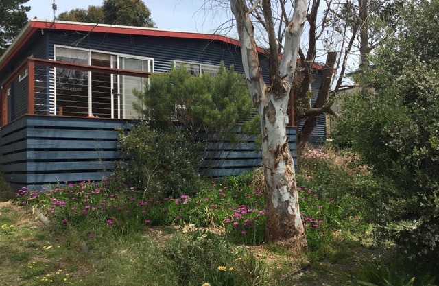 "The Blue House" Beach Retreat - Perfect Location