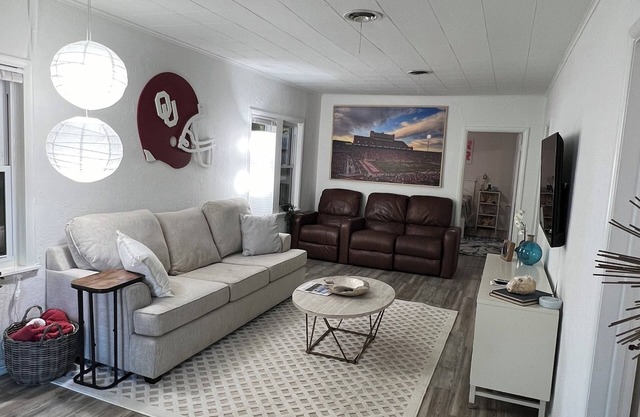 The Blue House on Campus Corner! Awesome tailgating area and 2 bedroom!