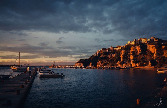 The Blue Moon - HomeHoliday: 5 min walk to the sea. Up to 3 Pax