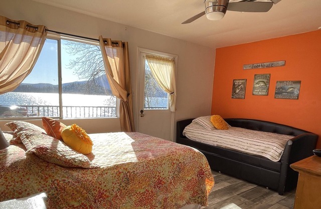 The Boathouse Cottage Clearlake Oaks