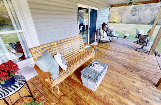 The Boch Hollow Farmhouse at Hocking Hills Hideaway Acres