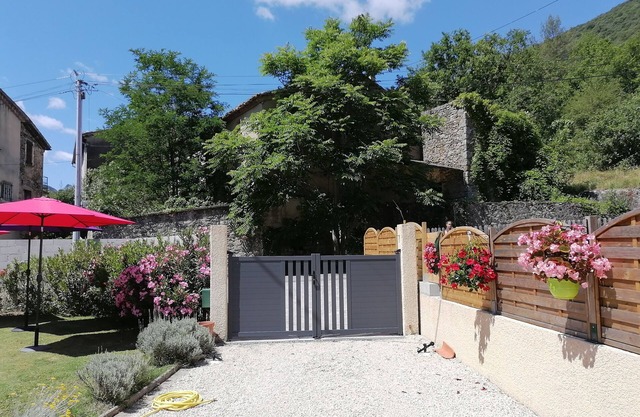 The BONIOL quiet hamlet in northern Gard South Ardèche