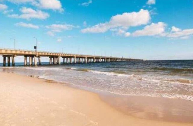 The Breeze ⭐️ 3BR Beach Home w/Balcony & King bed