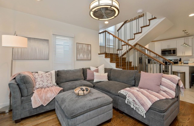 The Bryant★Hillsboro Village-walk to Vandy★Free Parking. 9 mins to downtown!