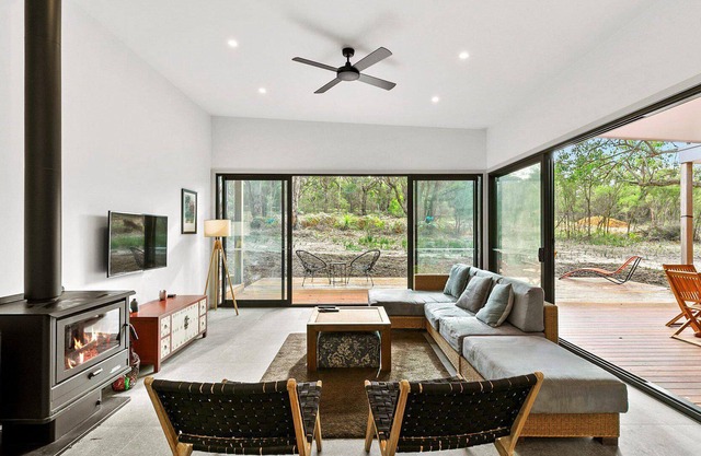 The Bush Block - Brand New, WIFI, Netflix, Pet Friendly