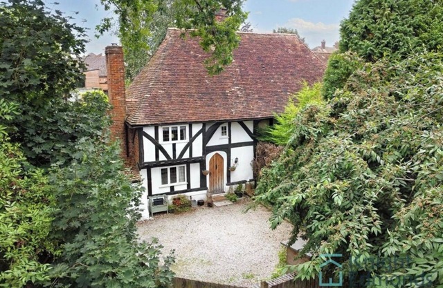 The Buttery Maidstone. 500 year old Cottage locates on wall of 450 acre parkland