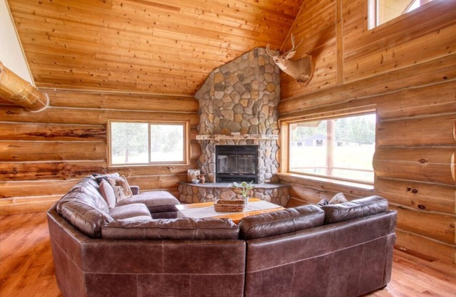 The Cabin · Rustic Log Cabin with Pasture and Mountain Views