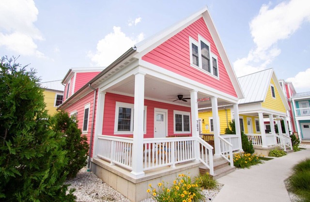 The Captain - 3 Bed/1 Loft Lakeside Cottage!