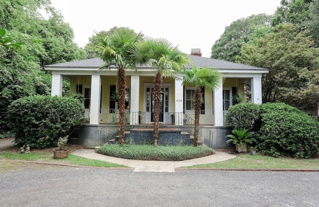 The Chick Inn on Main Neighbors!