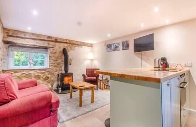The Cider Press, countryside romantic cottage with hot tub