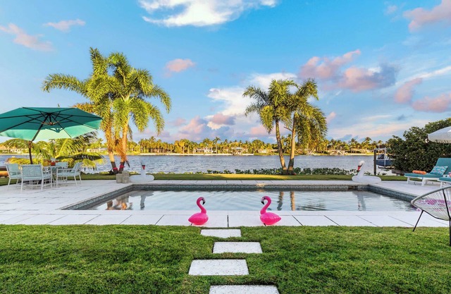 The Clarke Collection-Villa Flamingo - Waterfront