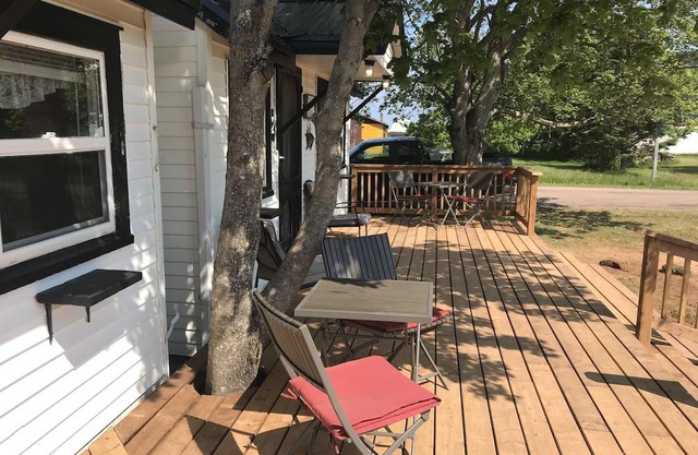 The Coastal Cabins- Cabin # 2 - walking minutes from the sandy beach