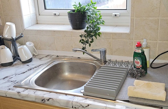 The Cosy condo sleeps 6 parking.