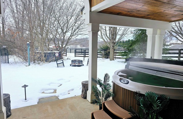 The Cottage at Firefly Cellars, cozy getaway in Loudoun wine country!