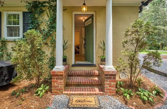 The Cottage at Knollwood Manor