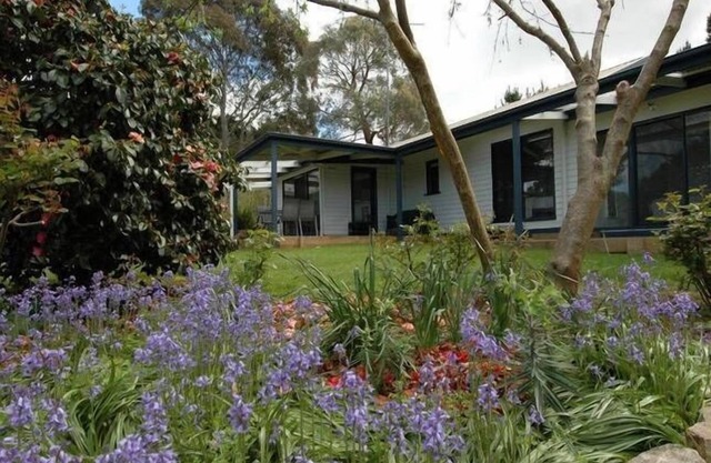 The Cottage Merricks North-Close to top wedding venues,tennis court on property