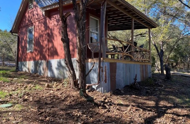 The Cowboy Cabin at Hamilton Creek