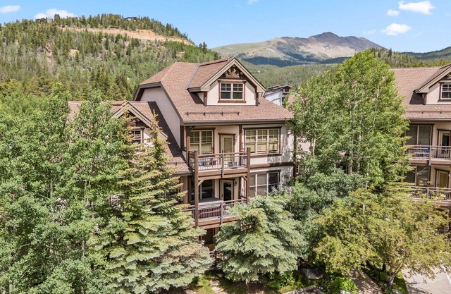 The Cozy Corral - Private Hot Tub, Walk to Town