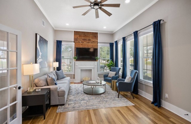 The Cozy Pecan: Charming Brenham Retreat