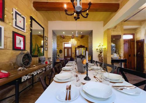 The Curiosities House - Artistic & Experiential retreat