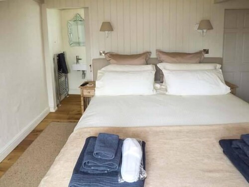 The Den, LLANSTEFFAN