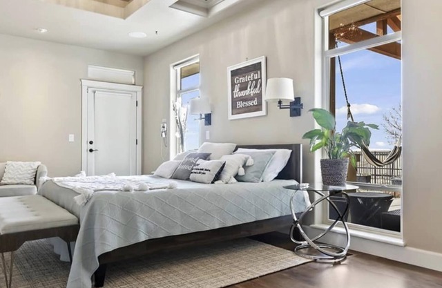“The Desert Hideout” 4 Bedroom 3.5 bathroom