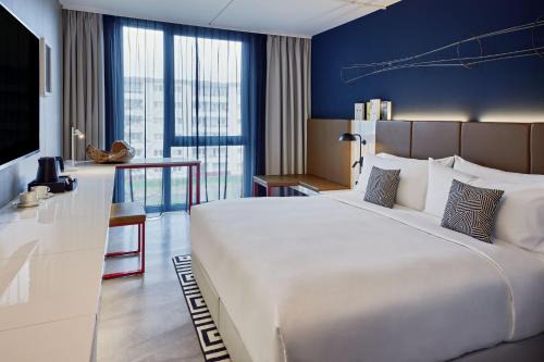 the Deutz, a Tribute Portfolio Hotel by Marriott