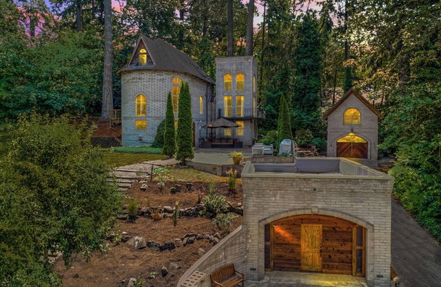 The Ducking Castle and Carriage House