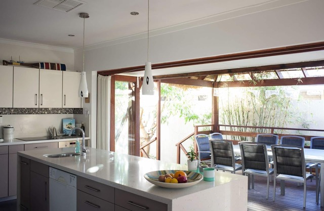 The Fremantle House - longer stays, WiFi, Netflix, full aircon, private garden