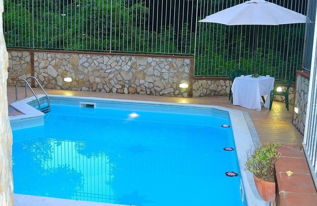 the gardens of capodimonte with swimming pool and wi-fi
