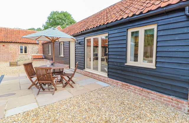 THE GRANARY, family friendly in Willow Grange Barns, Stanfield