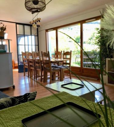 The green fee close to the Golf course and 5 minutes from the lake