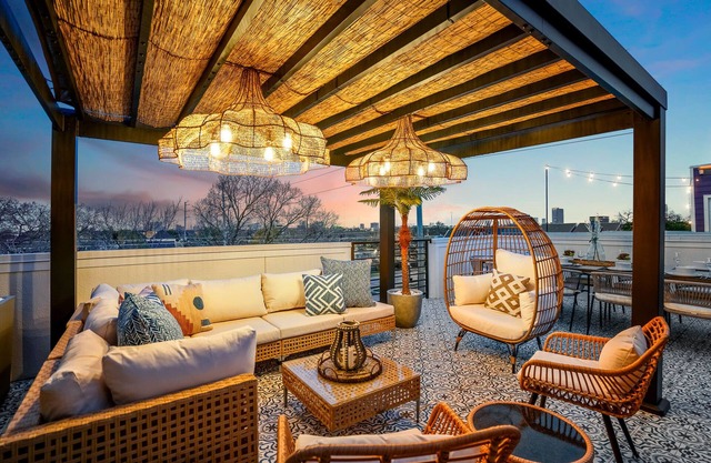 The Green Haus: Luxxe Cabana Rooftop Retreat