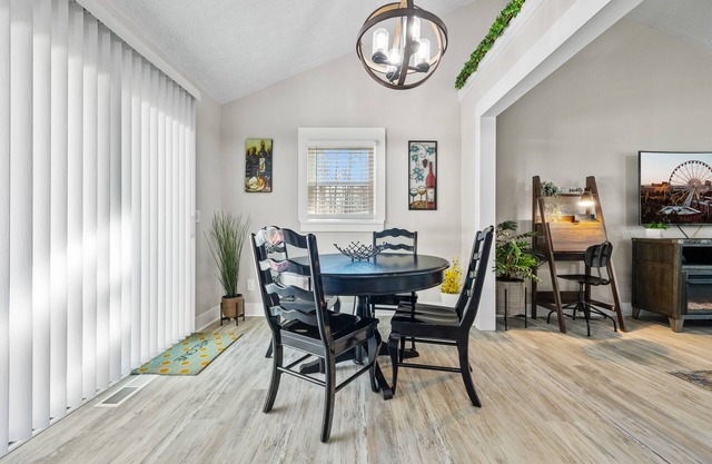 The Happy Place: 3BR in Quiet Neighborhood