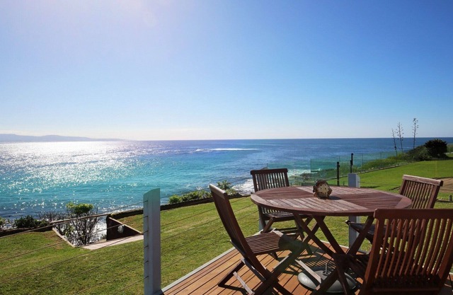 The Headland @Culburra. Absolute waterfront house with spa! Dog friendly