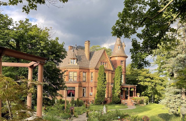 The Henderson Castle