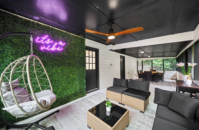 The Hidden Oasis-Beautiful 4 bdrm home in Jonesboro minutes away from Atlanta!